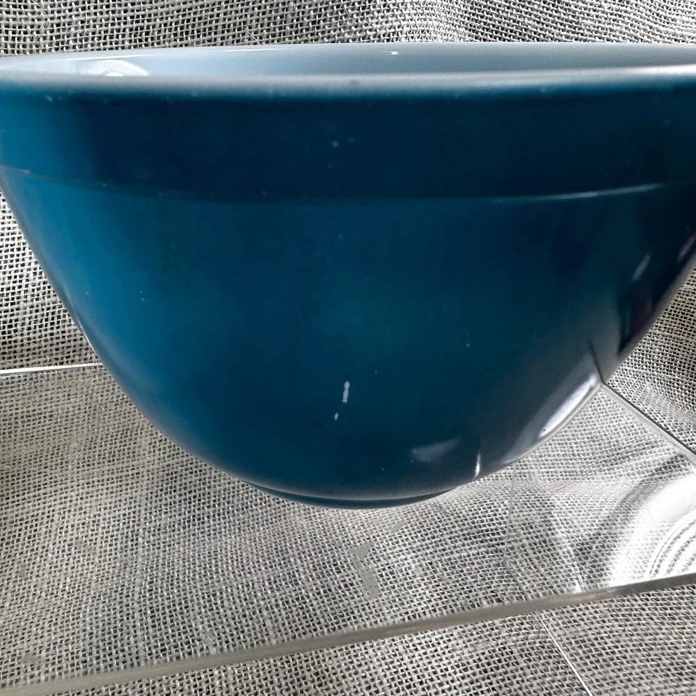Vintage Pyrex 401 Turquoise Blue Mixing Bowl 1.5 Pint Milk Glass Ovenware USA